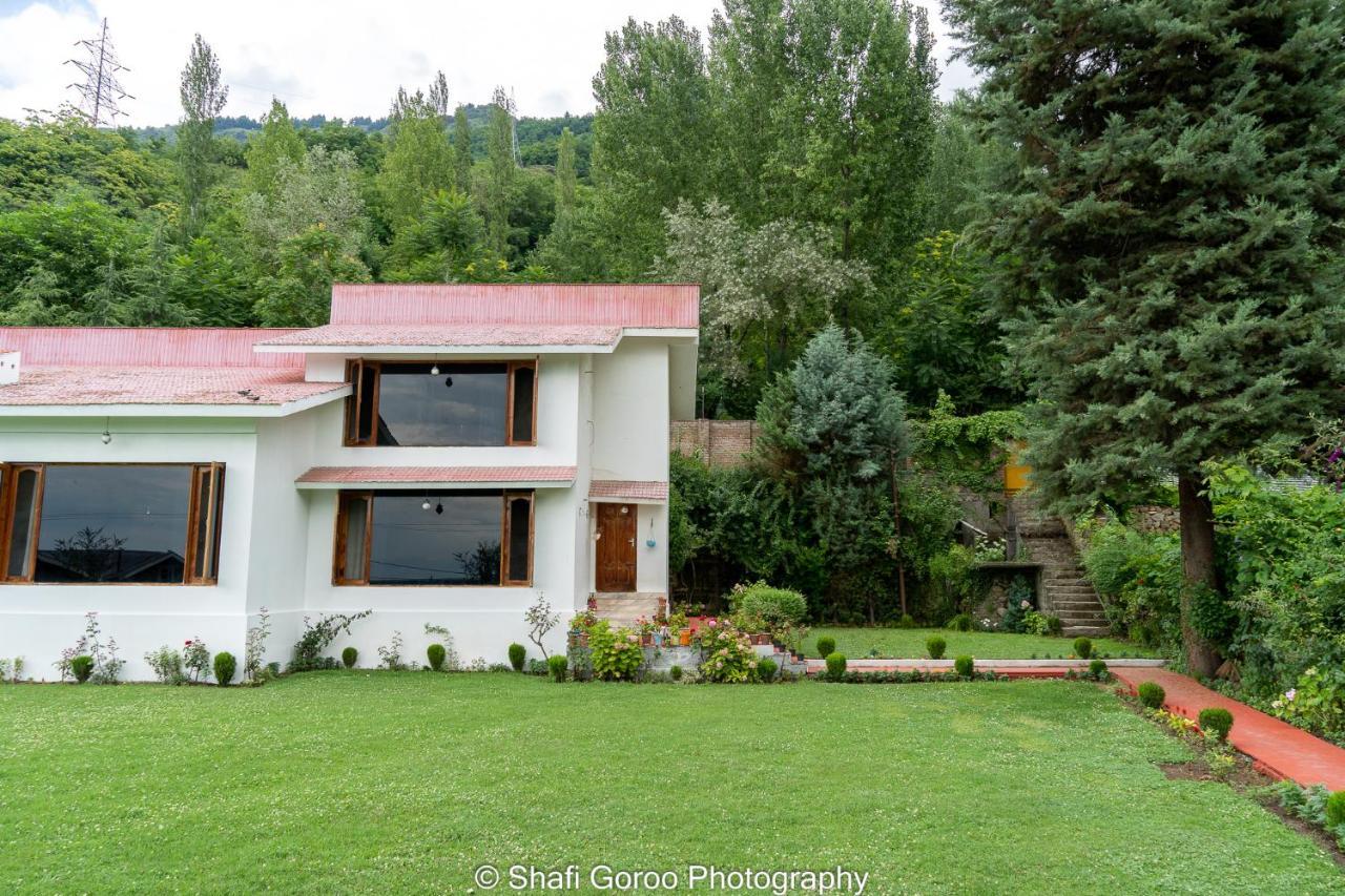 Orania Hotel Srinagar  Exterior photo